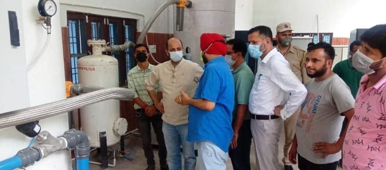 DC Mussarat Islam inspects Oxygen Generation Plant at DH Ramban