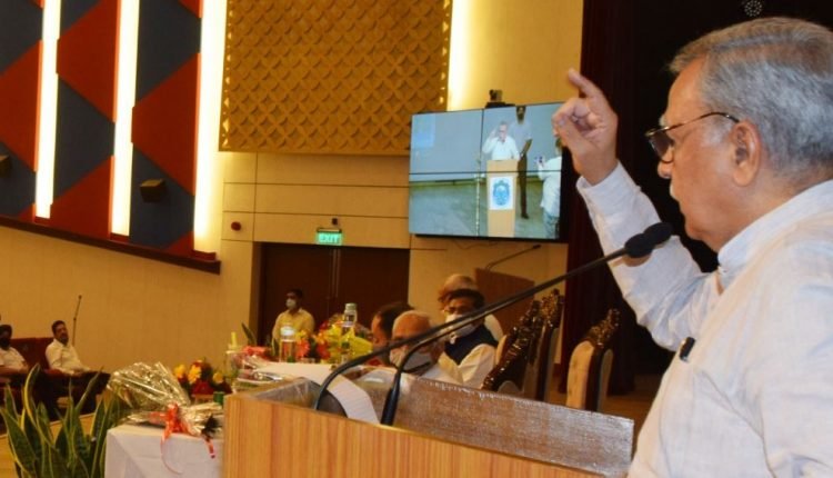 Advisor Farooq Khan inaugurates workshop on promotion of organic farming at SKUAST, Jammu