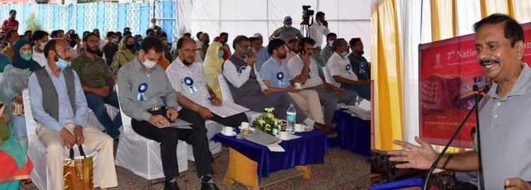 Principal Secretary I&C exhorts weavers to update designs as per contemporary need of customers