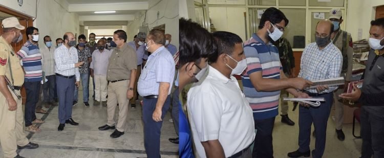 DC Ramban conducts surprise inspection of Govt offices