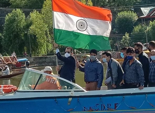 Advisor Baseer Khan flags off shikara rally in Dal Lake