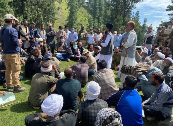 Dr. Shahid conducts 2-day extensive tour of tribal hamlets in Shopian
