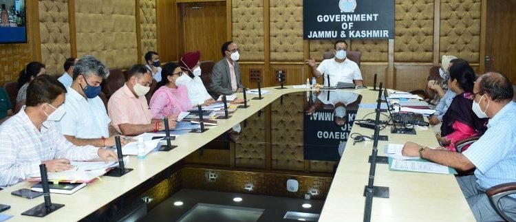 Navin chairs maiden meeting of Committee on implementation of dev package for agri, rural activities in JK Asks HoDs to submit progress report of FPOs on quarterly basis JAMMU, AUGUST 23: Principal Secretary, Agriculture Production & Farmers Welfare Department, Navin Kumar Choudhary, today convened first meeting of the Committee constituted for implementation of development package for agriculture and rural activities in Jammu and Kashmir (UT). Among others the meeting was attended by Chief General Manager, NABARD, Dr Ajay Kumar Sood; Vice Chancellor, SKUAST Jammu/ Kashmir, Professor J P Sharma; Directors of various concerned departments of both divisions including Horticulture, Agriculture, Animal Husbandry, Sheep Husbandry, Research SKUAST, CAD while Kashmir based officials participated online. Deputy General Manager, NABARD, Anamika, gave a detailed presentation on Bank’s initiatives besides highlighting various ongoing and completed projects of NABARD in J&K. Principal Secretary directed the HoDs to submit progress report of FPOs on quarterly basis besides ensuring coverage of more farmers under FPO scheme. He said that NABARD is promoting 17 FPOs under PRODUCE and PODF- ID fund of Government of India. Under the Central Sector Scheme, NABARD is promoting 16 FPOs each during 2020-2021 and 2021-22 in J&K, he added. Navin Chaudhary asked SKUAST to work on replication of technology transfer projects of NABARD in farmer fields and scale up the activities especially hydroponics for fodder/vegetable cultivation. The scheme can be integrated with the JK government subsidy scheme. Principal Secretary said that currently NABARD is implementing 27 technology transfer projects in J&K in collaboration with SKUAST and NGOs. He suggested for preparing a comprehensive list of unique products for GI registration with NABARD support, which will help in boosting the market value of those products. Navin Choudhary stated that micro irrigation is on the priority list of the government and exhorted upon all the development departments to work in a synchronized manner for effective implementation of development projects. VC SKUAST emphasized on value addition and GI tagging of honey of Kishtwar and other potential areas of J&K which has huge demand all over India. Chief General Manager, NABARD, stressed upon collective efforts of all stakeholders and convergence of UT government and NABARD schemes for better outcome.