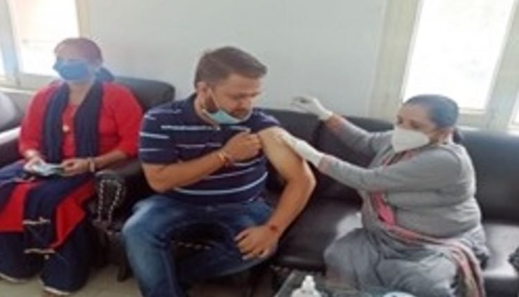 DLSA Udhampur facilitates vaccination of Judicial Officers, staff & Lawyers