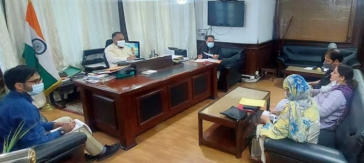 Div Com for 100% vaccination of college staff, students in two weeks