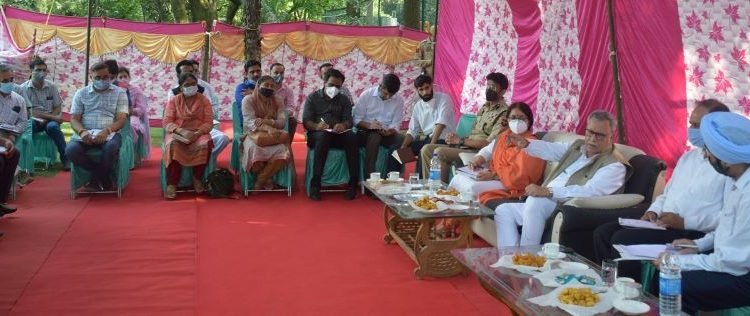 Farooq Khan visits Mansar Lake; takes stock of development activities