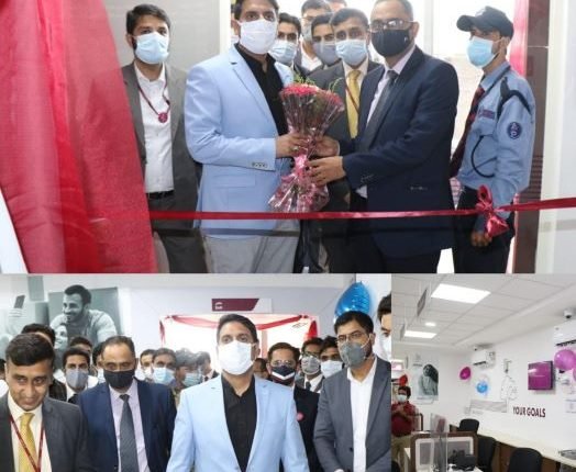 DC Srinagar inaugurates Axis Bank Branch, ATM at Baghat Barzulla