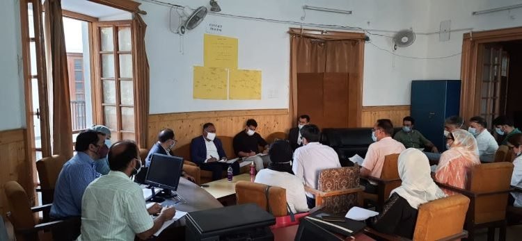 Div Com Kashmir stresses for intensified Covid-19 vaccination in Srinagar