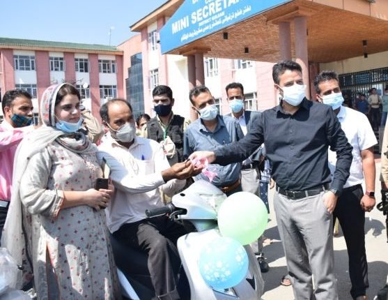 DCs of various districts of Kashmir distribute Motorized Tricycles among Specially abled