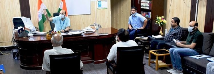 DC Ramban listens to issues of trader community ;Directs MC to establish shed for stray animals