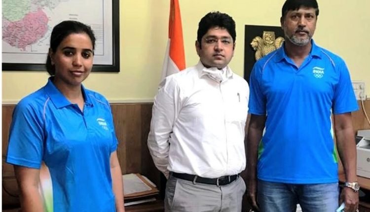 Dronacharya Awardee Ismail Baig calls on Div Com, discusses water sports activities in Jammu province