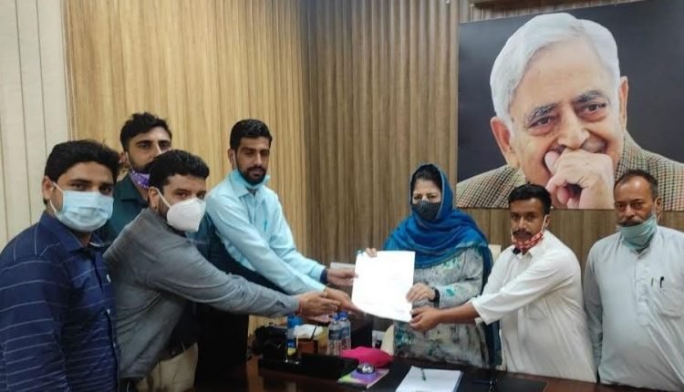 Mohd Airf chairman tractor Union Jammu & Kashmir meet Mehbooba, submit memorandum regarding mining