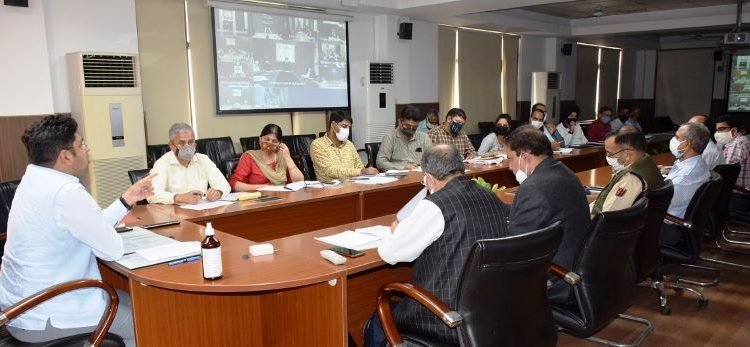 Div Com reviews winter preparedness, Stock & Supply position in Jammu districts