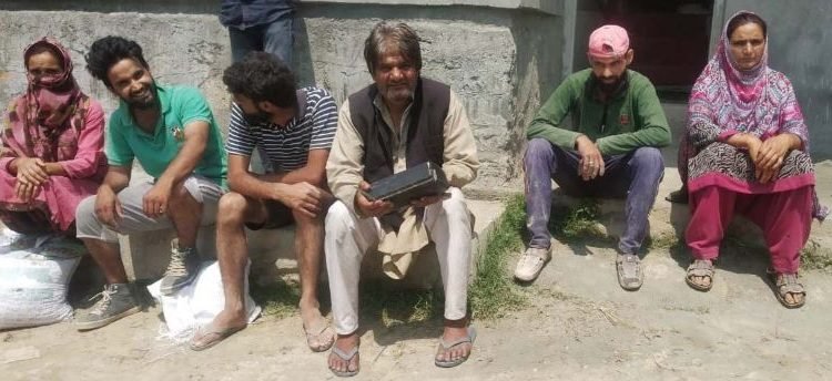 People keenly listened to “Awaam ki Awaaz' Program in Budgam