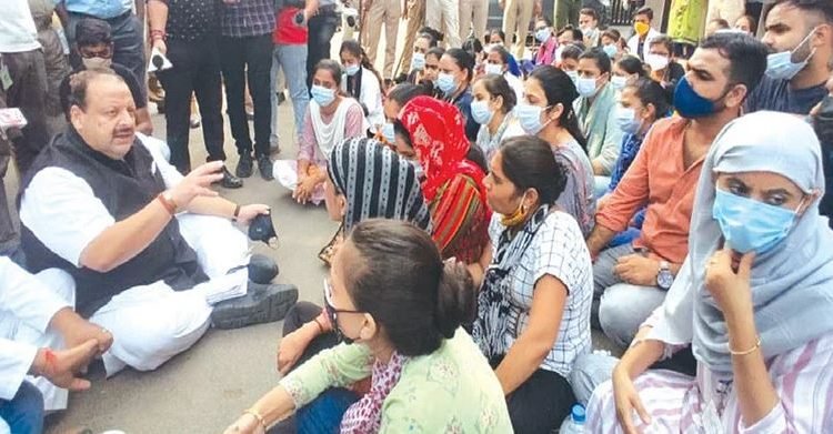 Disengaged NHM workers deserve compassion: Devender Rana