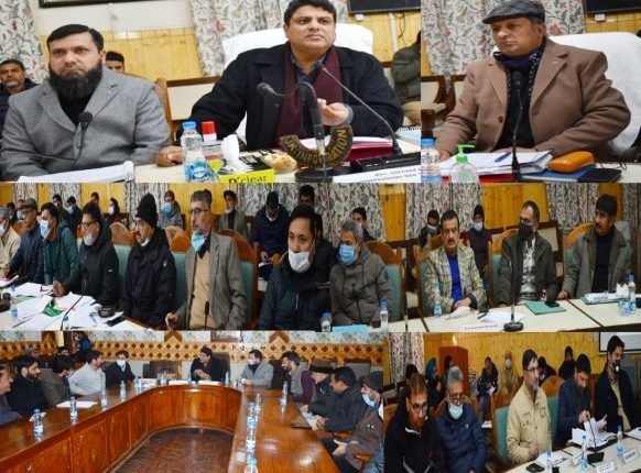Sarmad Hafeez visits Kupwara, reviews dev scenario, winter preparedness with DDC members, PRIs, officers