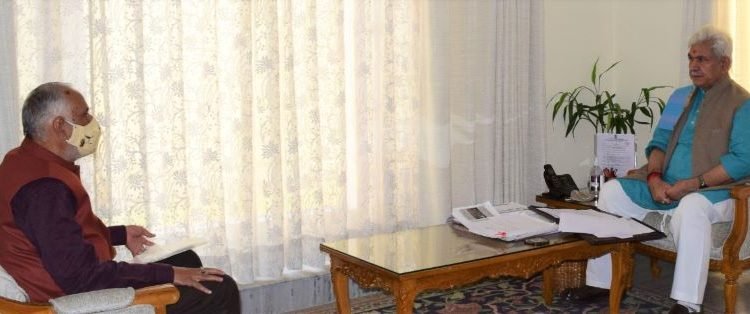 Former MP Shamsher Singh Manhas calls on Lt Governor