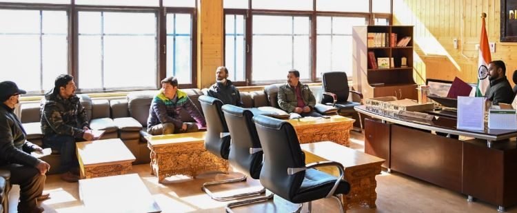 DC Kargil chairs meeting to review heating arrangement in schools