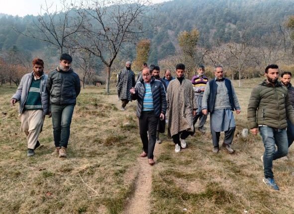 DG Horticulture Ajaz Ahmad Bhat conducts extensive tour of Anantnag