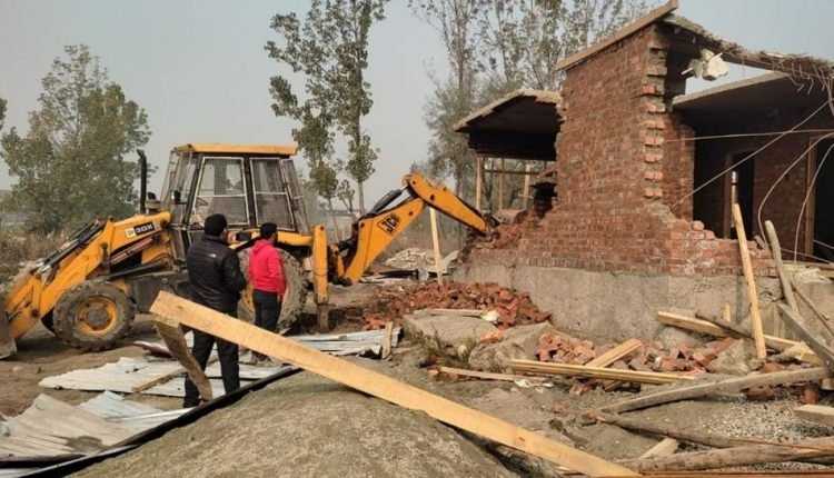 District Admin Srinagar continues demolition drive at Khushalsar