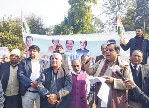 Ravinder leads Congress rally at Sunderbani against govt.