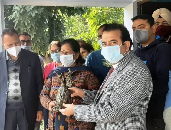 DSEJ inspects functioning of Schools in Samba district