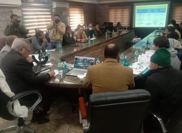 Govt to ensure adequate availability of high-quality fertilizers: Advisor Farooq Khan
