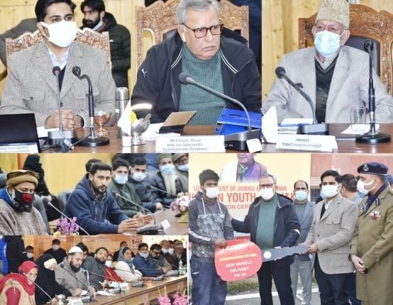 Advisor Farooq Khan visits Bandipora; Reviews winter preparedness, gives vehicles to 27 Youth under Mumkin Scheme