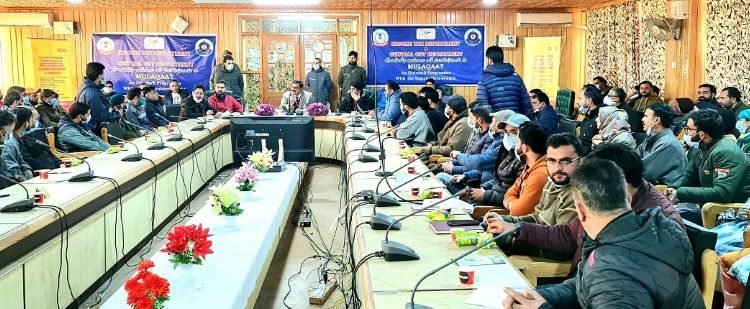 Pr. Commissioner Income Tax meets Taxpayers & Youth of Pulwama