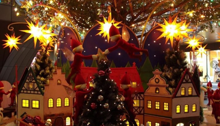 Chief Secretary Dr. Arun Kumar Mehta greets people on Christmas