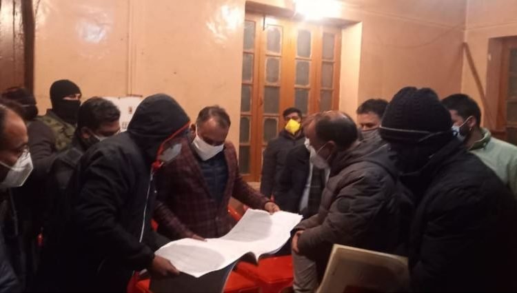 Div Com Kashmir inspects several grid stations at Anantnag