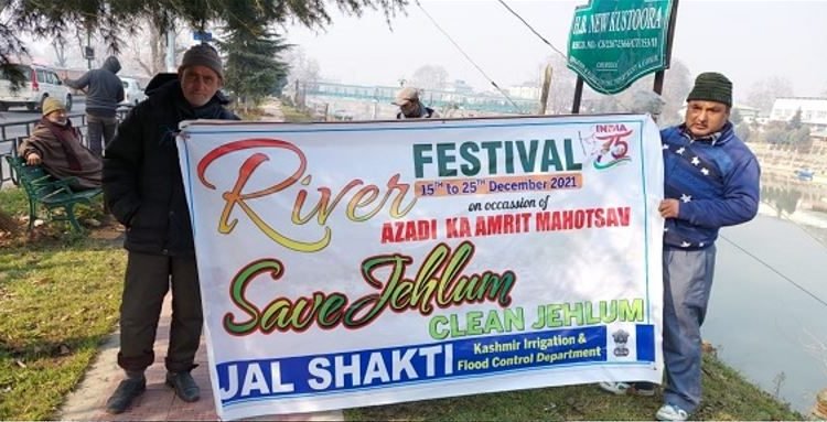 Srinagar Admin conducts Cleanliness drive on River Jehlum
