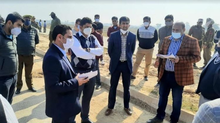 Div Com inspects full stretch of Jammu Ring Road along with DCs