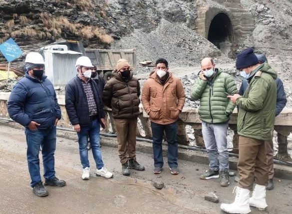 DC Ramban inspects road clearance operation on NH-44