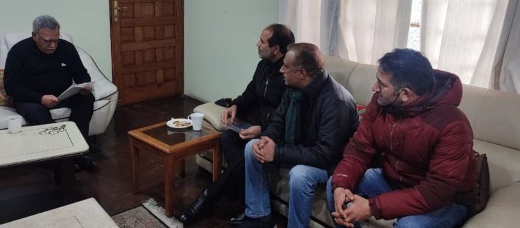 DDC chairperson Srinagar calls on Advisor Farooq Khan