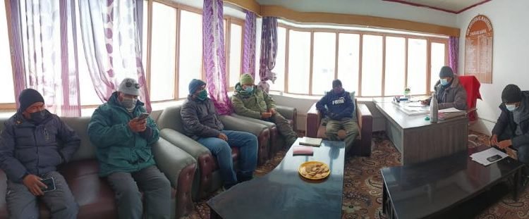 SDM chairs meeting, constitutes committee to monitor vehicular movement on Zanskar-Kargil highway