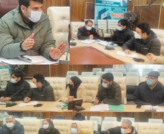 DC Srinagar, Dir Health finalize modalities for roll out of Covid-19 Vaccination for 15-17 age group