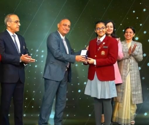 Mishika Mittal bags ‘King Constantine Medal’ by Round Square, UK