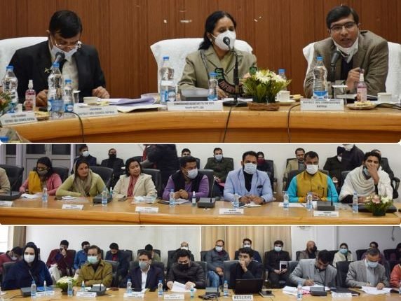 Comm Secy Mandeep Kaur reviews RDD schemes, assesses functioning of PRIs in Kathua
