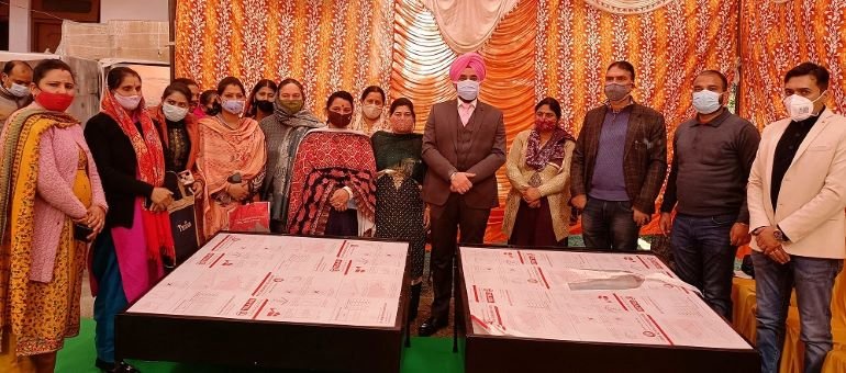 Reasi: Women farmers trained in operating solar dryers