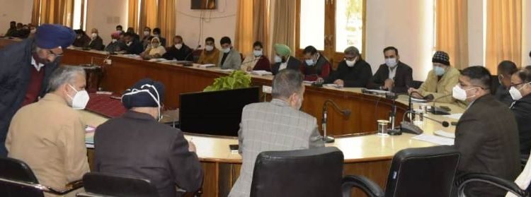 DDC Rajouri discusses issues hampering execution of development projects