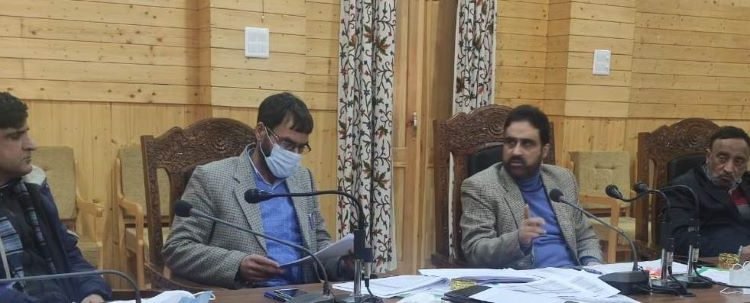 Director RDD, Kashmir reviews status of MGNREGA, PMAY-G, other schemes at B'pora