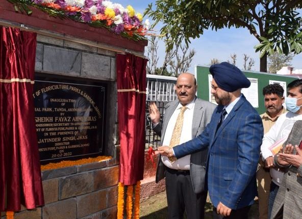 Sheikh Fayaz inaugurates public park at Sohal Tanda Akhnoor