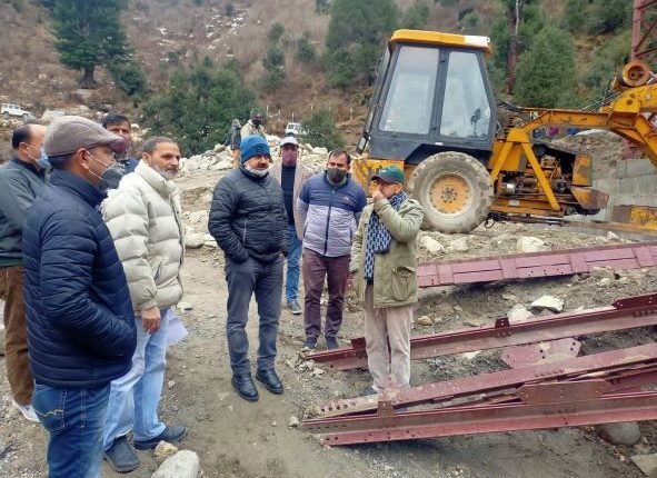 DC Kishtwar inspects progress of road projects  in Nagseni, Paddar blocks