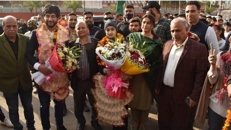 Olympian Arif, Wushu Champion Sadia receive rousing welcome at MA Stadium Jammu
