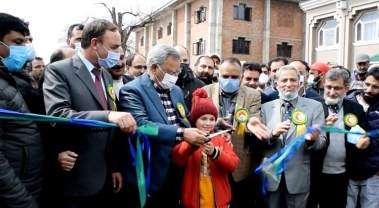 Advisor Farooq Khan inaugurates 7th Technology Exhibition cum Seed Sale Mela at SKUAST-K