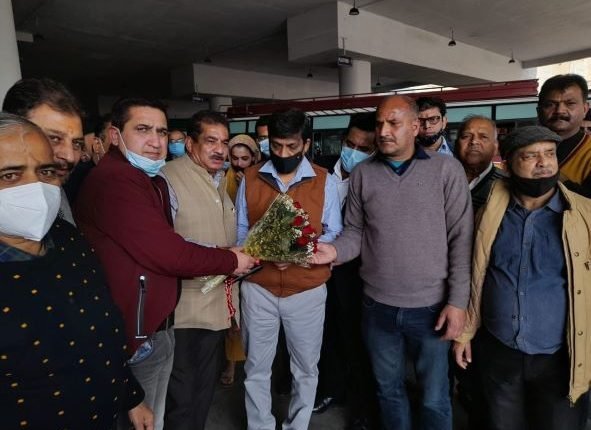 Chief Secretary visit JDA Bus Stand to assess problems of shopkeepers ; Issues Directions