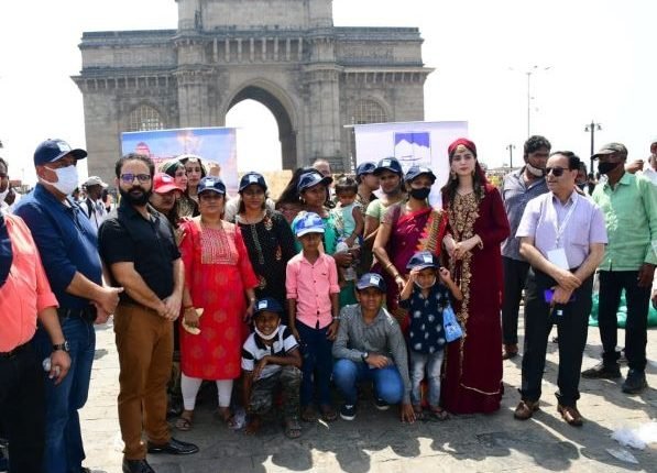 Tourism Department carries out promotional campaign at Gateway of India