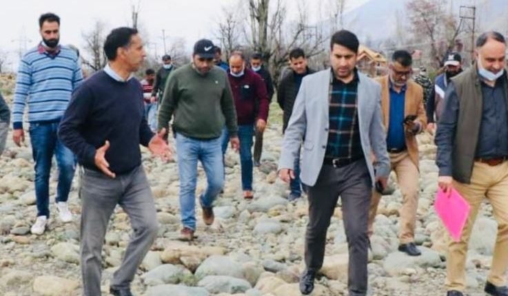 DC Srinagar inspects restoration work of Sarband Water Reservoir at Harwan