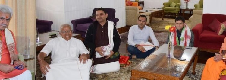H.H Shrimath Samyamindra Thirtha Swamiji of Shree Kashi Math Samsthan Varanasi calls on Lt Governor